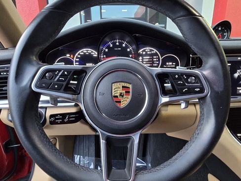Used 2020 Porsche Panamera image 25