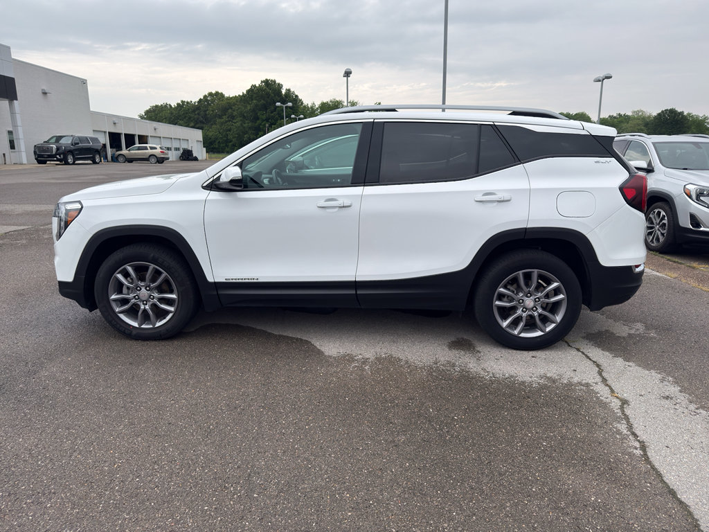 Used 2024 GMC Terrain SLT AWD/4WD image 1