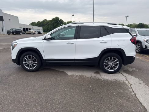 Used 2024 GMC Terrain SLT AWD/4WD image 1