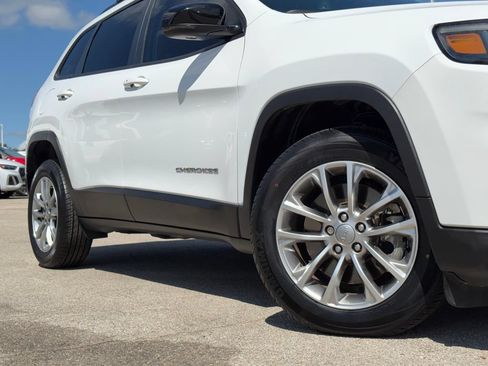 Used 2022 Jeep Cherokee Latitude Lux FWD image 2