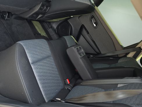 Used 2023 Nissan Rogue SV FWD image 33