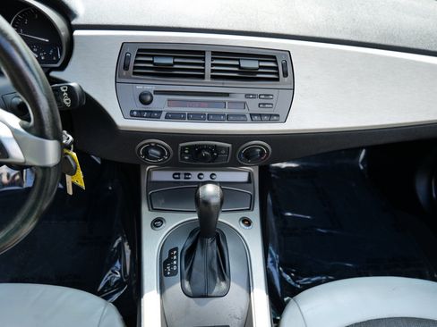 Used 2004 BMW Z4 2.5i image 21
