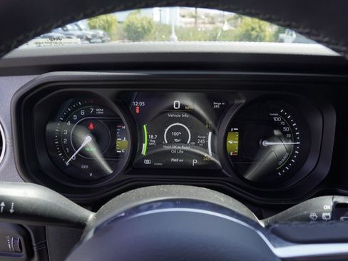 Used 2025 Jeep Wrangler Willys image 5