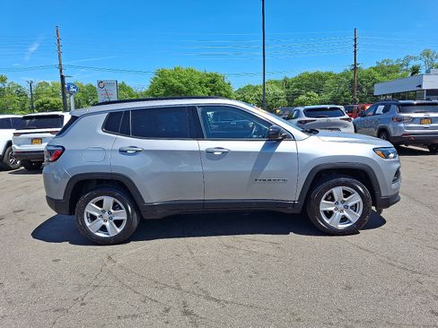 Used 2022 Jeep Compass Latitude w/ Convenience Group AWD/4WD image 7