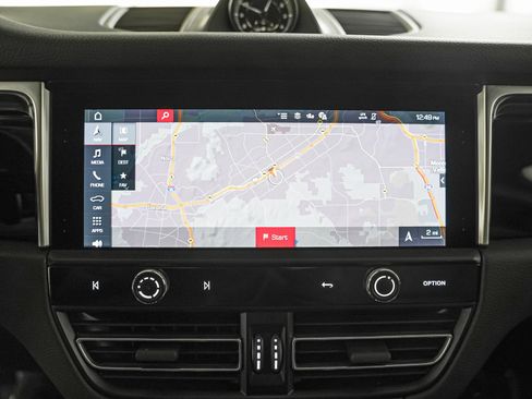 Used 2024 Porsche Macan image 22