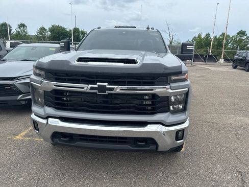 Used 2024 Chevrolet Silverado 3500 LT w/ All Star Edition AWD/4WD image 4