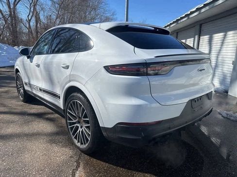Certified 2023 Porsche Cayenne Platinum Edition image 3