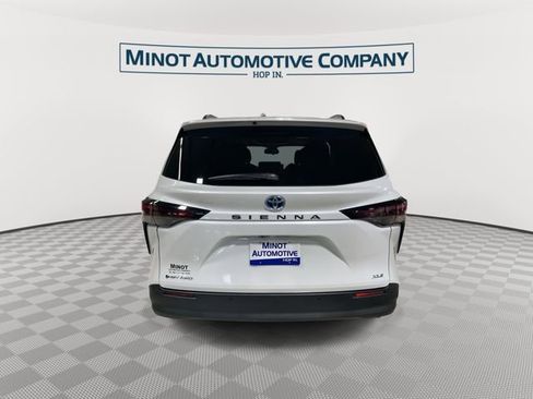 Used 2025 Toyota Sienna XLE w/ XLE Plus Package AWD/4WD image 7