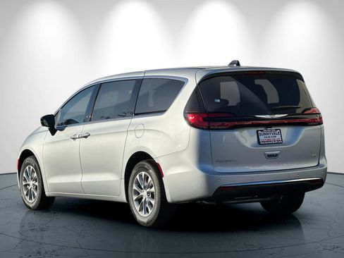 New 2026 Chrysler Pacifica Select image 6
