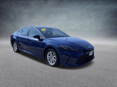 Used 2025 Toyota Camry LE FWD image 4