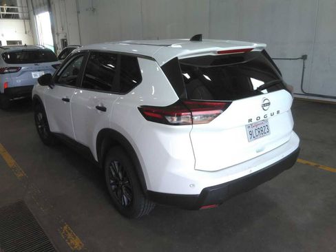 Used 2024 Nissan Rogue S FWD image 4