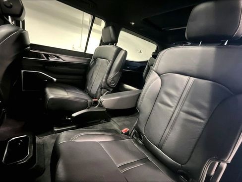 Used 2025 Jeep Wagoneer Series II w/ Premium Group I image 36