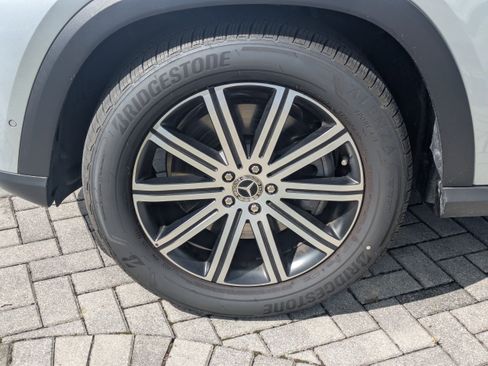 Certified 2025 Mercedes-Benz GLE 450e 4MATIC image 3