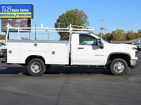 Used 2024 Chevrolet Silverado 3500 W/T w/ Snow Plow Prep Package image 9