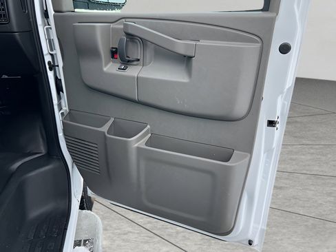 Used 2024 Chevrolet Express 2500 w/ Driver Convenience Package image 31