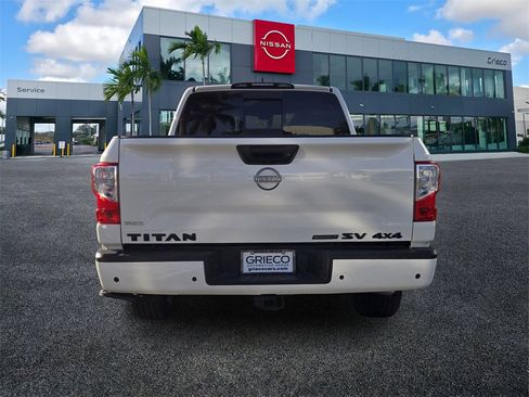 Used 2024 Nissan Titan SV w/ SV Convenience Package image 7
