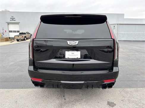 Used 2024 Cadillac Escalade V image 3