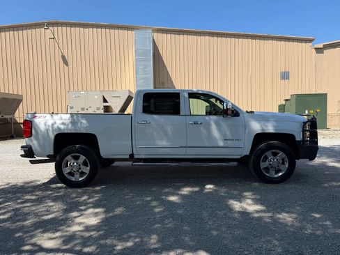 Used 2017 Chevrolet Silverado 2500 LTZ w/ Vortec Plus Package AWD/4WD image 4