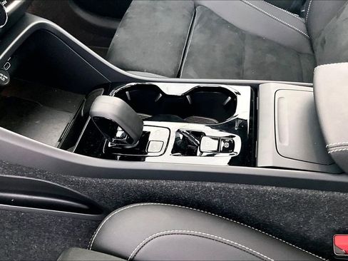 Certified 2025 Volvo XC40 B5 Plus image 19