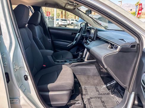 Certified 2022 Toyota Corolla Cross LE AWD/4WD image 19