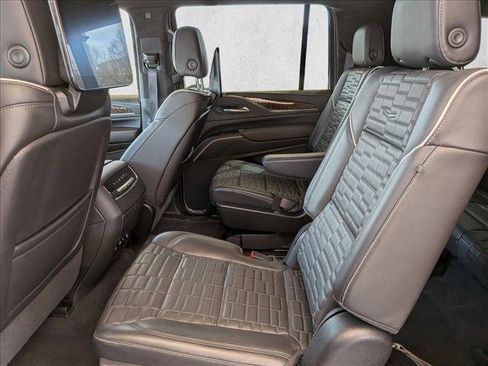 Used 2024 Cadillac Escalade ESV Premium Luxury Platinum AWD/4WD image 18