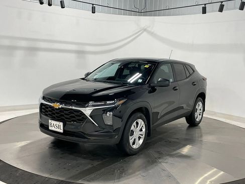 Used 2025 Chevrolet Trax LS image 8