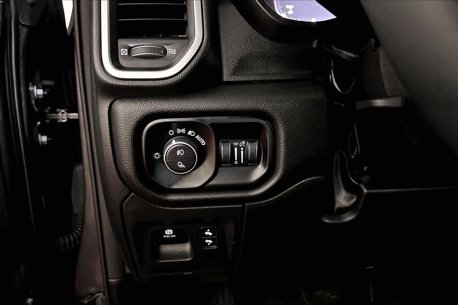 Used 2025 RAM 1500 Big Horn AWD/4WD image 34