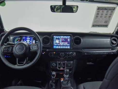 Used 2023 Jeep Wrangler Unlimited w/ Sun & Screen Package image 29