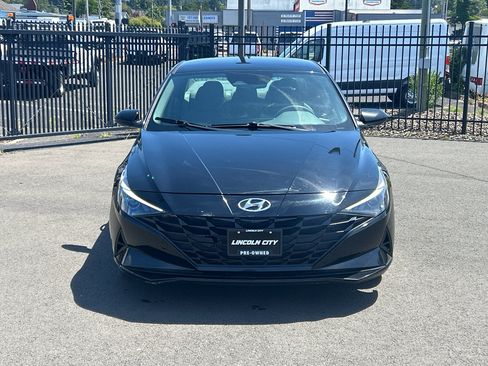 Used 2021 Hyundai Elantra SEL FWD image 2