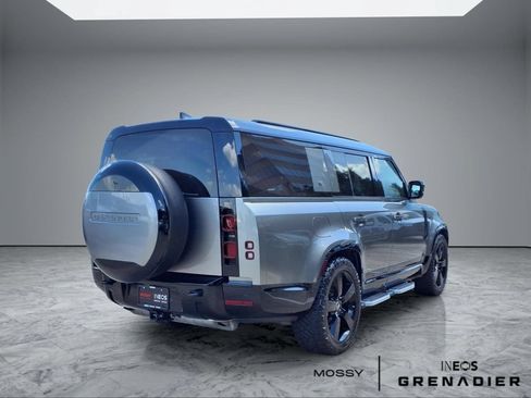 Used 2024 Land Rover Defender 130 X-Dynamic SE AWD/4WD image 7