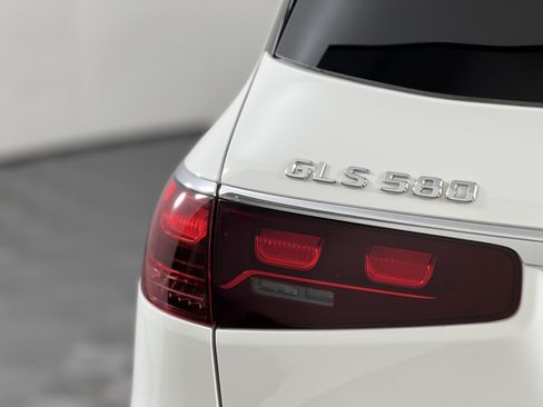New 2026 Mercedes-Benz GLS 580 4MATIC image 12