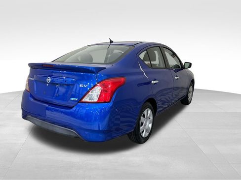 Used 2016 Nissan Versa SV FWD image 5