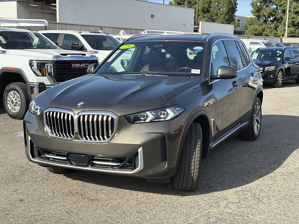 Used 2025 BMW X5 xDrive40i AWD/4WD image 3