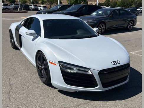 Used 2015 Audi R8 V8 w/ Extended Leather Package AWD/4WD image 1
