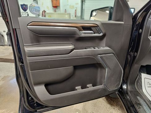 Used 2023 Chevrolet Silverado 1500 LT Trail Boss w/ LPO, Dark Essentials Package image 18