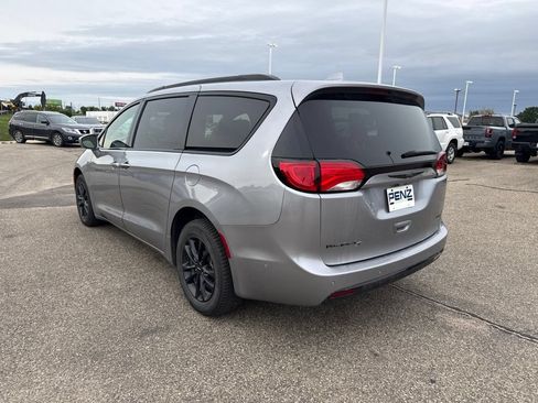 Used 2020 Chrysler Pacifica Touring-L w/ Advanced Safetytec Group AWD/4WD image 5