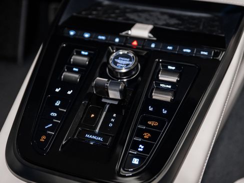 Used 2025 Aston Martin DBX 707 image 35