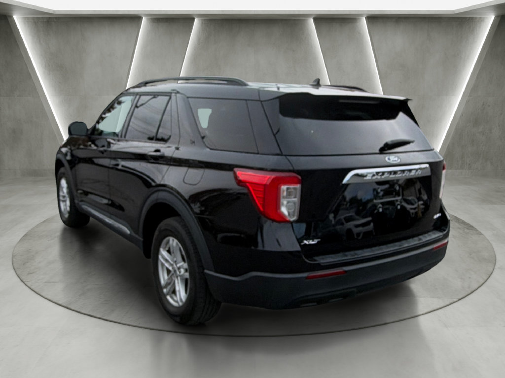 Used 2023 Ford Explorer XLT AWD/4WD image 5