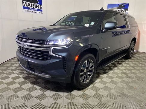 Used 2021 Chevrolet Suburban LT w/ Luxury Package image 14