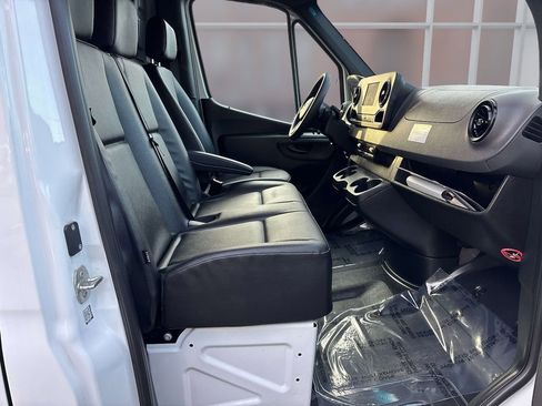 Used 2022 Mercedes-Benz Sprinter 4500 image 18