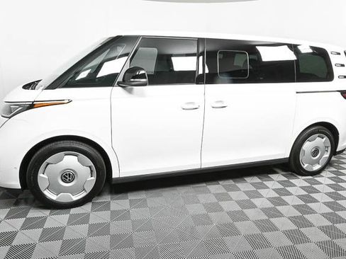 New 2025 Volkswagen ID. Buzz Pro S image 3