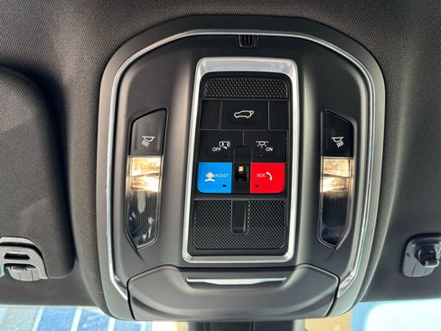 Used 2022 Jeep Wagoneer Series I w/ Convenience Group I AWD/4WD image 17