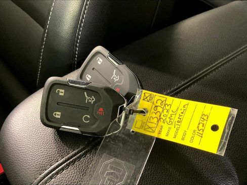 Used 2023 GMC Terrain SLT AWD/4WD image 12
