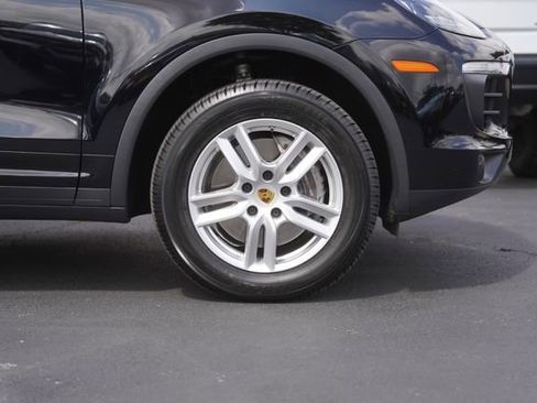 Used 2016 Porsche Cayenne AWD/4WD image 4