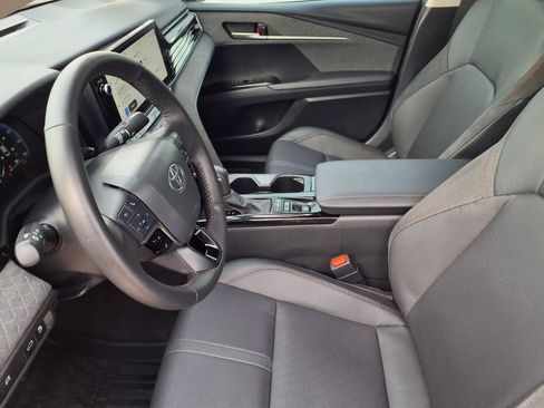 Used 2025 Toyota Camry XLE FWD image 16