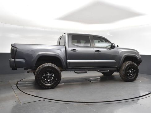 Used 2020 Toyota Tacoma TRD Off-Road image 8