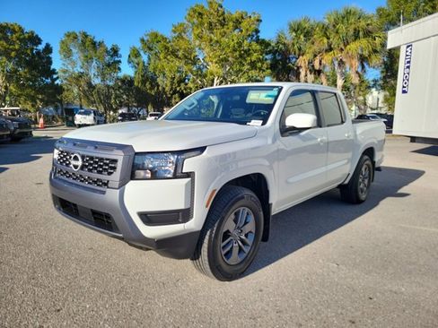 Certified 2025 Nissan Frontier SV image 10