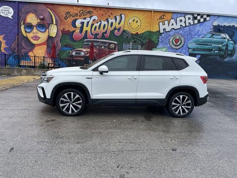 Used 2022 Volkswagen Taos SE AWD/4WD image 2