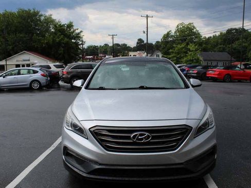 Used 2016 Hyundai Sonata Limited w/ Option Group 04 FWD image 2