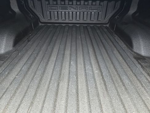 Used 2023 GMC Canyon Denali image 5